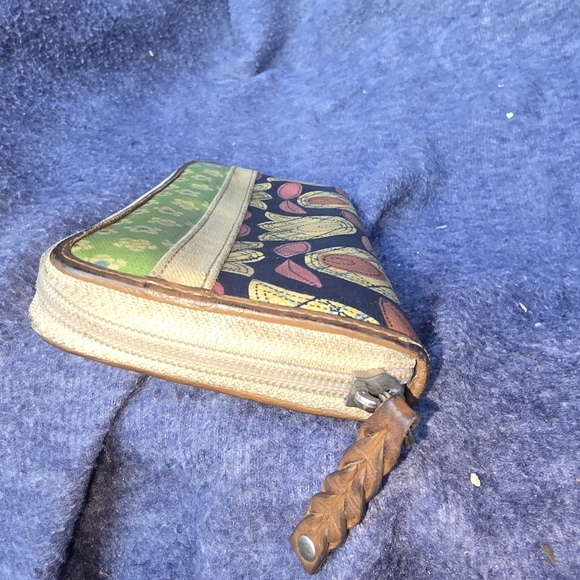 A Rare Vintage Multicolor Canvas Coated/leather Zip Around Fossil Wallet - Picture 4 of 5